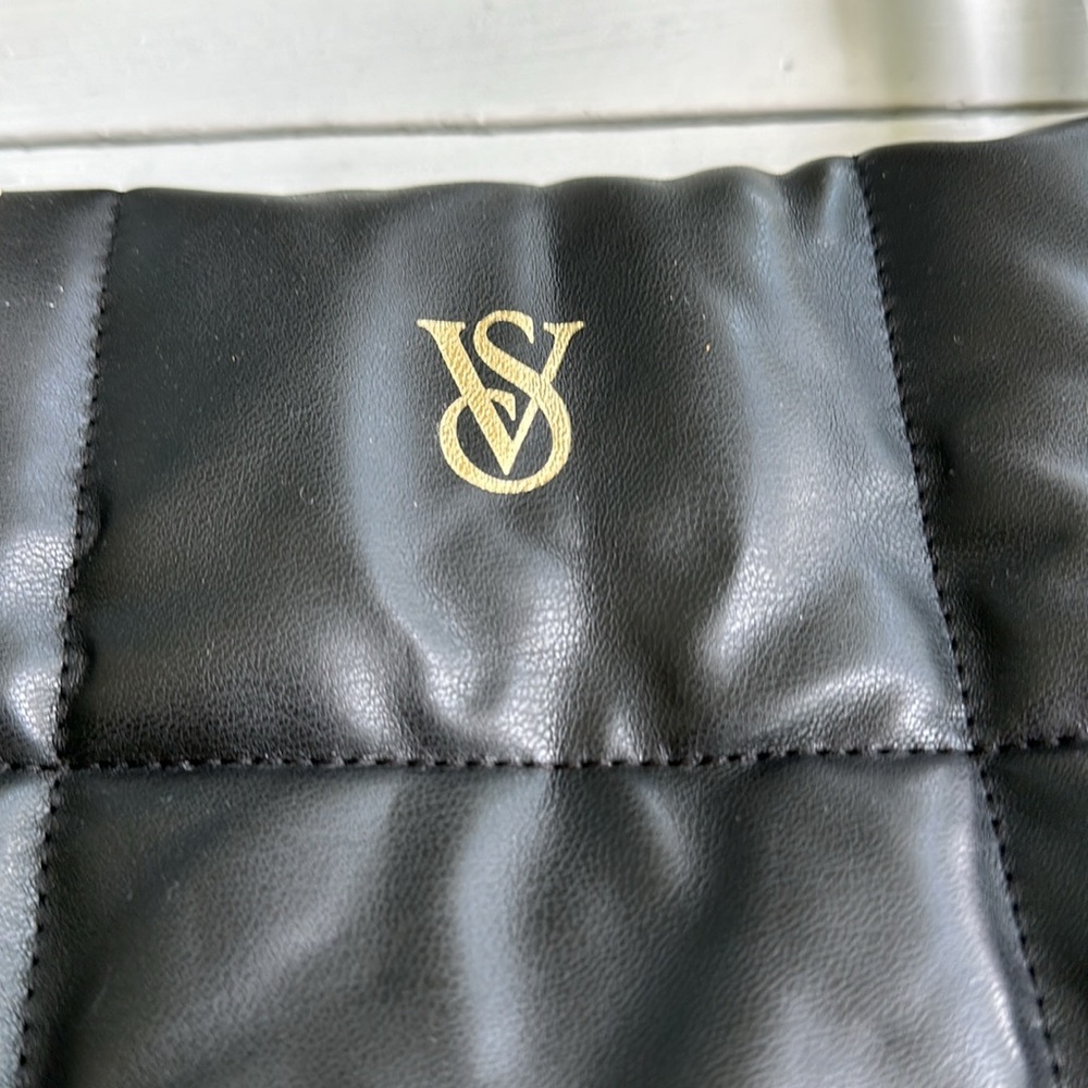 NWT VS Quilted Tote Black - Picture 3 of 5